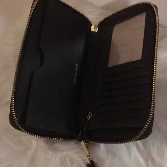 Michael Kors wallet - Picture 2 of 4